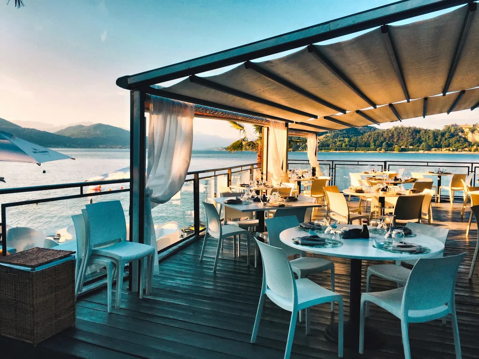 Terrasse au coucher du soleil